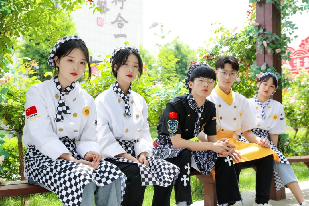 ɿ룿ǰУW(xu)g(sh)ә(qun)